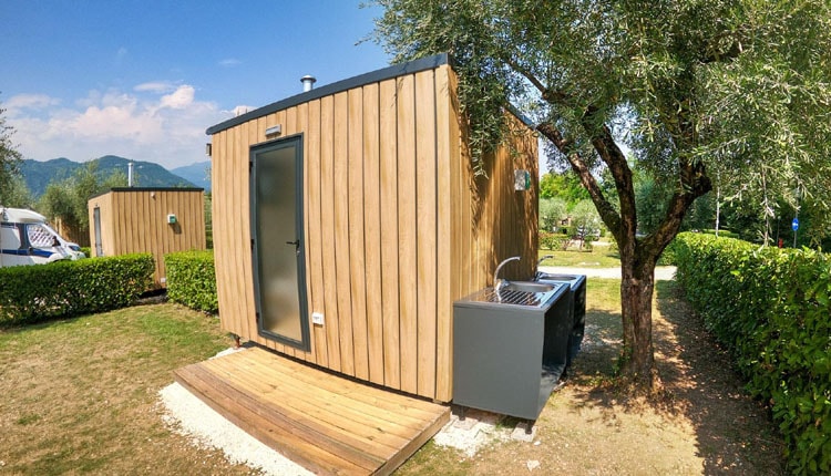 Unterkuenfte - Stellplatz XL mit Stromanschluss und eigenem  Sanitaerhaeuschen - Camping Borken am See